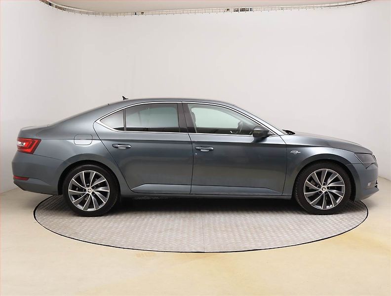 Škoda Superb (2018) Laurin&Klement 2.0 TDI - fotka 6 z 22