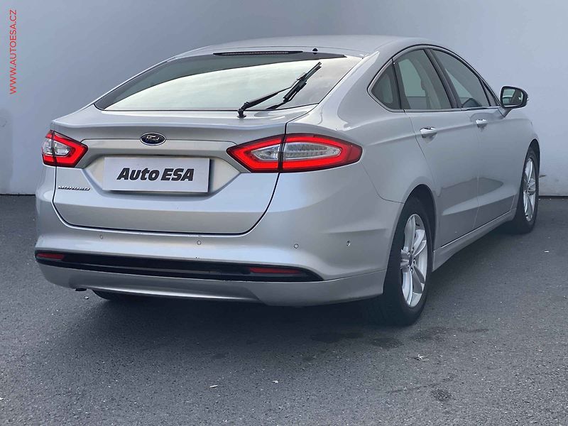 Ford Mondeo (2015) 2.0 TDCi, Titanium, park - fotka 4 z 18
