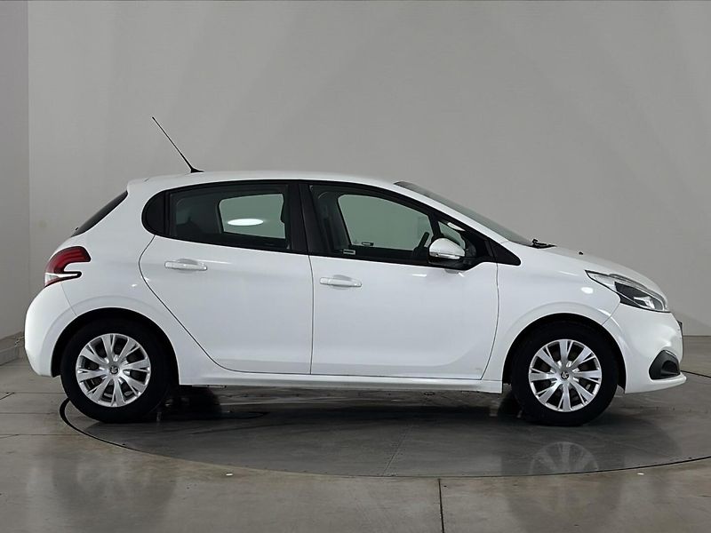 Peugeot 208 Hatchback 208 - fotka 16 z 26