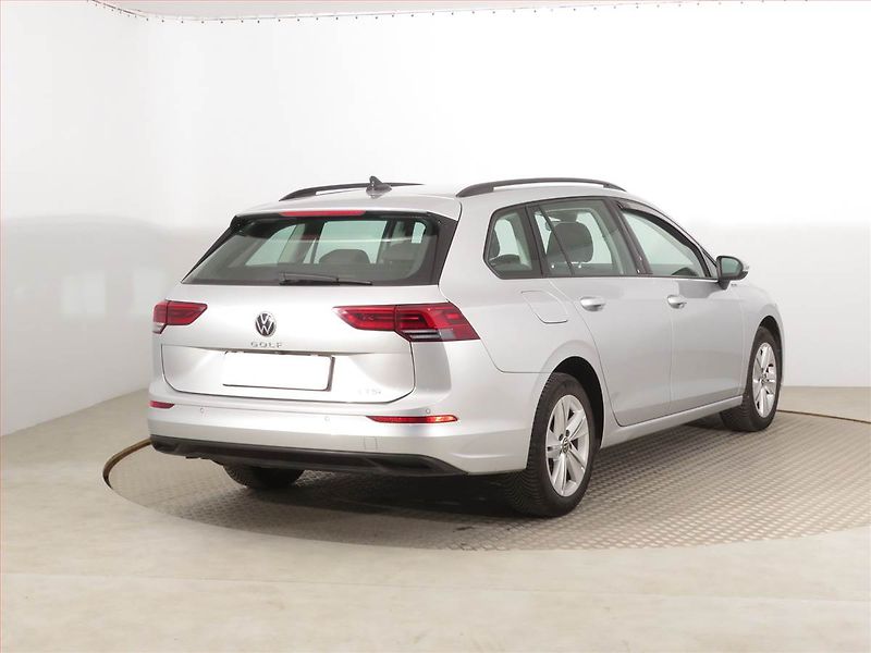 Volkswagen Golf (2021) Life 1.5 eTSI - fotka 5 z 17