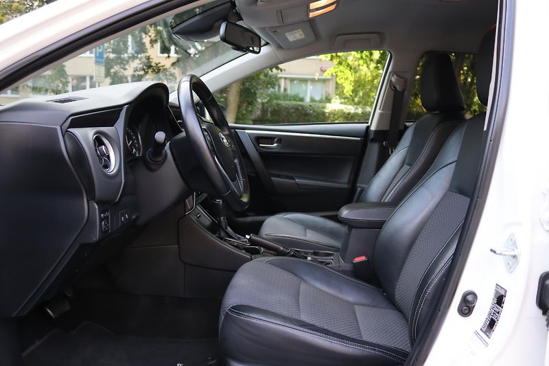 Toyota Corolla (2018) Toyota Corolla Sedan 1.6 - fotka 27 z 60