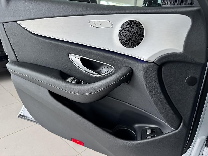 Mercedes-Benz Třídy E 300e 235kW*Webasto*Tažné*DPH - fotka 30 z 41