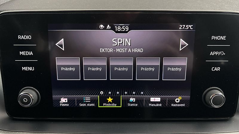 Škoda Kamiq 1.0 TSI DSG Style - fotka 11 z 24