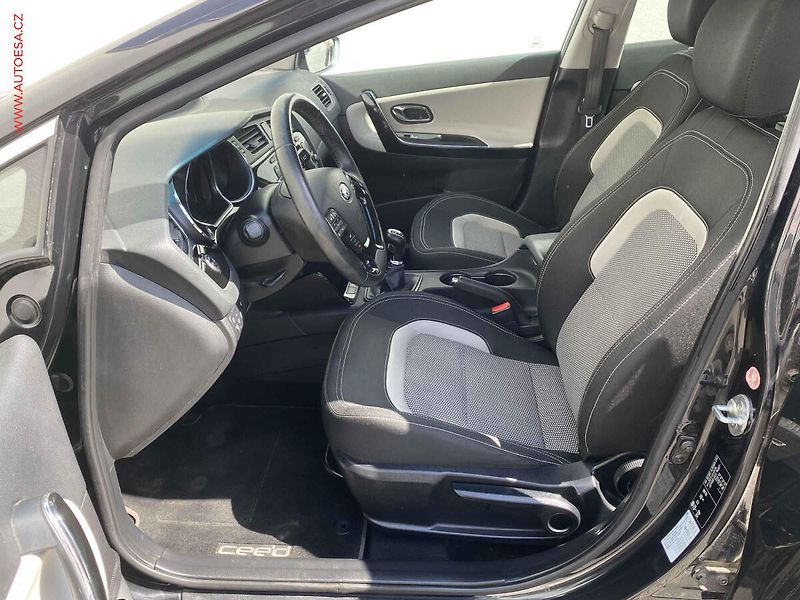 Kia Ceed (2015) 1.6 GDi, Exclusive, navi, - fotka 9 z 19