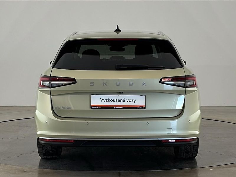 Škoda Superb Laurin & Klement DSG - fotka 17 z 32