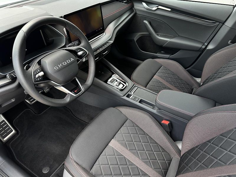 Škoda Octavia RS 2.0TSi DSG 265PS NAVI V.Ped - fotka 14 z 51