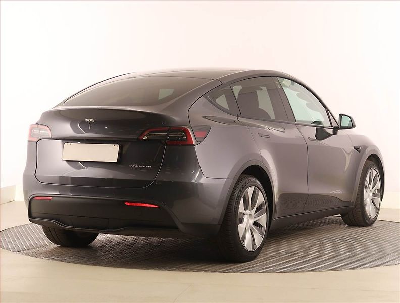 Tesla Model Y (2022) Long Range AWD 79kWh, SoH 92% - fotka 5 z 33