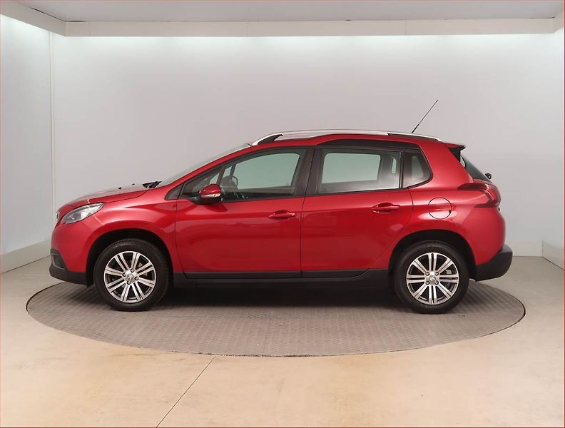 Peugeot 2008 (2018) 1.2 PureTech, ČR,1.maj - fotka 3 z 15