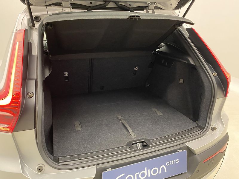 Volvo XC40 T2 ESSENTIAL  - fotka 6 z 37