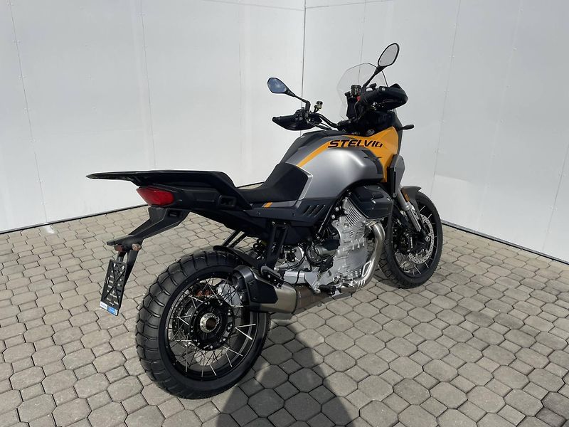 Moto Guzzi (2026) V100 Stelvio ARAS E5+ - fotka 3 z 11