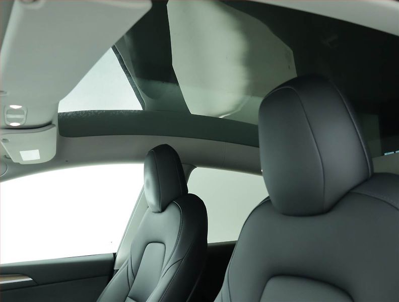Tesla Model Y (2022) Long Range AWD 79kWh, SoH 89% - fotka 19 z 22