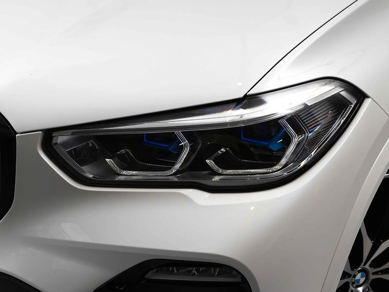 BMW X5 M50i - fotka 8 z 23