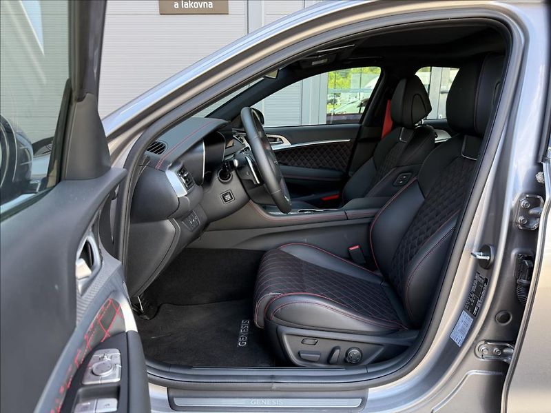Genesis G70 2,0 T AWD  SB Sport Panorama - fotka 7 z 25