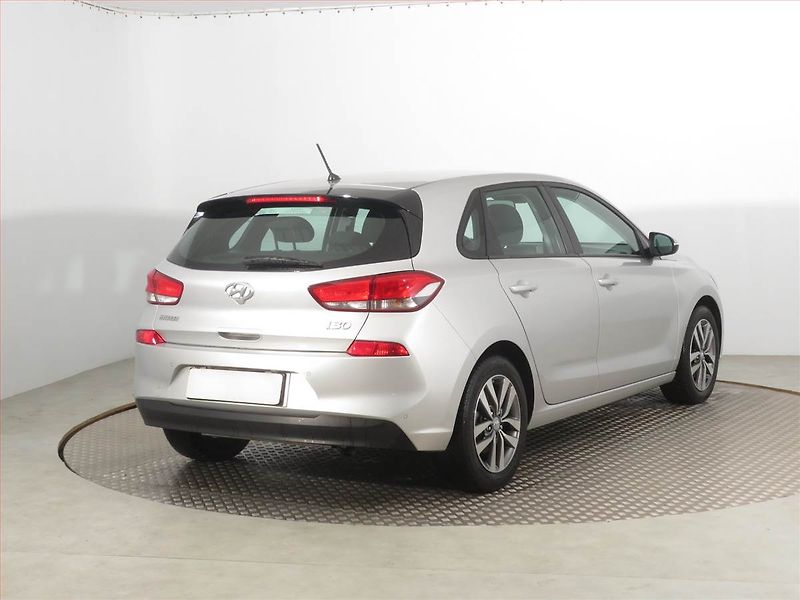Hyundai i30 (2017) Comfort 1.4 CVVT, Serv.kniha - fotka 5 z 18
