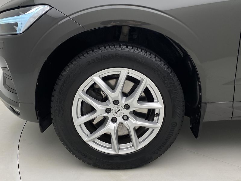 Volvo XC60 B4 AWD MOMENTUM AUT  - fotka 37 z 47