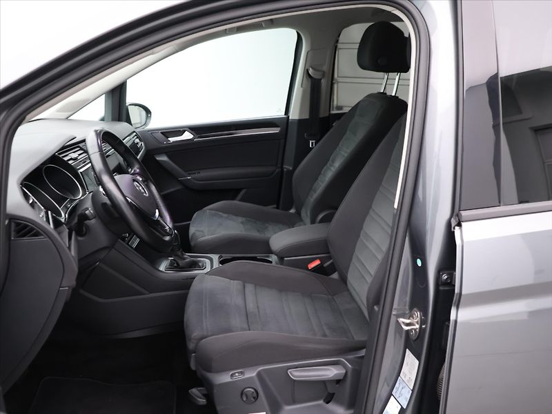 Volkswagen Touran 2,0 TDI DSG Parorama Navi - fotka 10 z 28