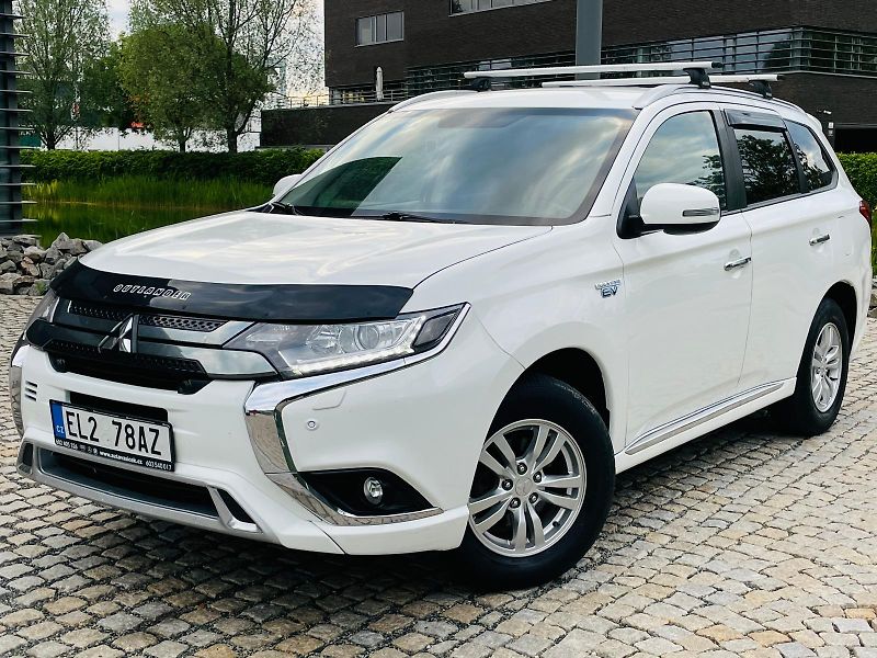 Mitsubishi Outlander 2.4i+HYBRID 4x4 SERVISKA TAŽNÉ - fotka 3 z 53