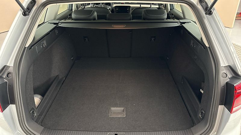 Volkswagen Passat 2.0 TDI DSG Elegance Variant - fotka 17 z 26