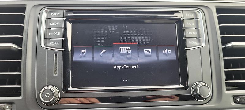 Volkswagen Multivan (2017) T6 2,0TDi 150kW DSG 4×4 7.mist - fotka 37 z 51