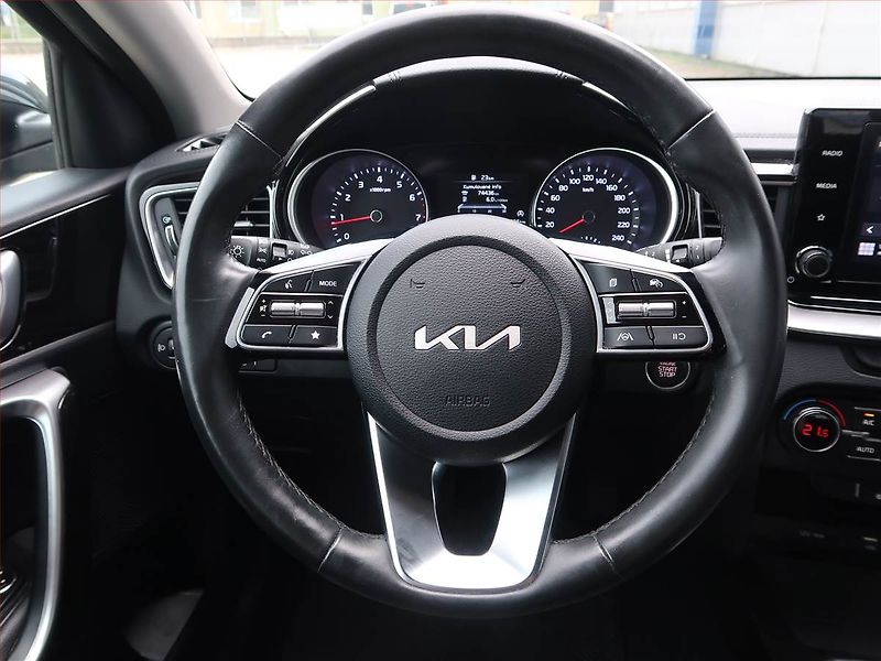 Kia Ceed (2023) Gold 1.5 T-GDI, Serv.kniha - fotka 15 z 17