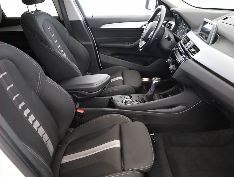 BMW X1 (2016) sDrive18d, Automat, Serv.kniha - fotka 7 z 20