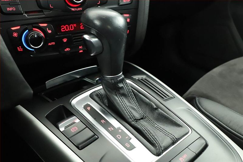 Audi A4 (2012) 2.0 TDI, Automat, Kůže - fotka 10 z 15