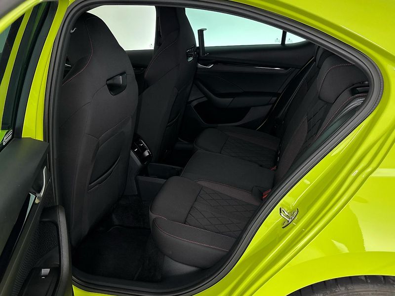 Škoda Octavia RS DSG - fotka 8 z 29