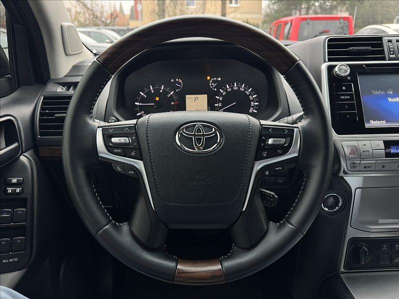 Toyota Land Cruiser 4,0   150 Prestige - fotka 14 z 28