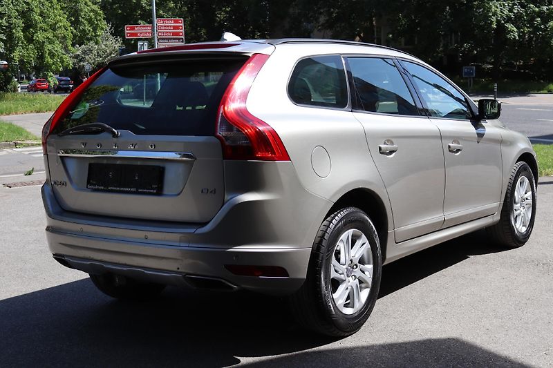 Volvo XC60 D4 2.0 133kW AT DPH - fotka 10 z 50