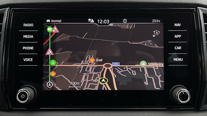 Škoda Karoq 1.5 TSI DSG Sportline - fotka 26 z 27