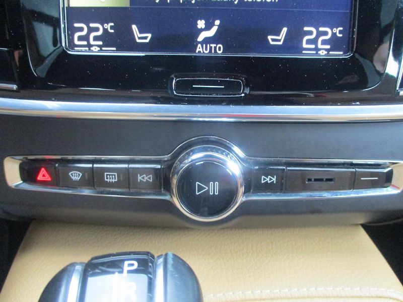 Volvo V90 T6 CROSS COUNTRY PRO 246kW - fotka 33 z 47