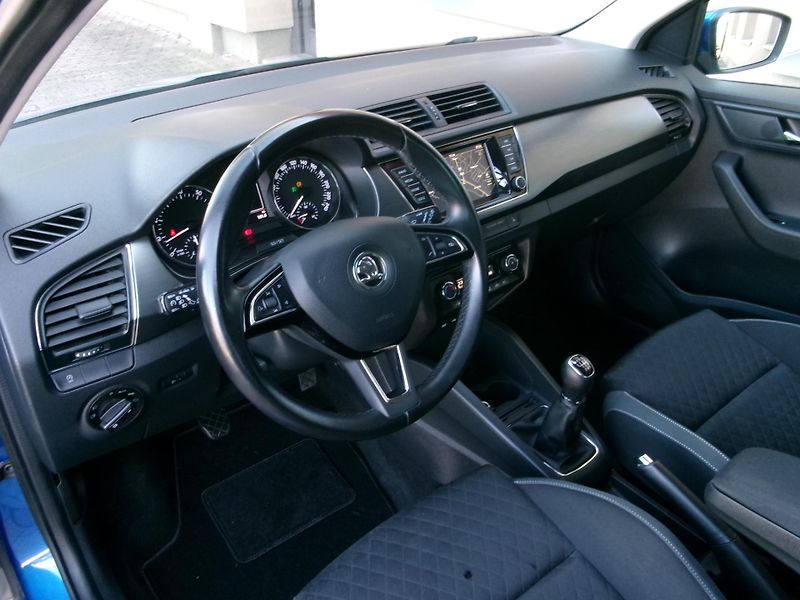 Škoda Fabia 1,2 TSI AUTOKLIMA TAŽ NAVI - fotka 23 z 29