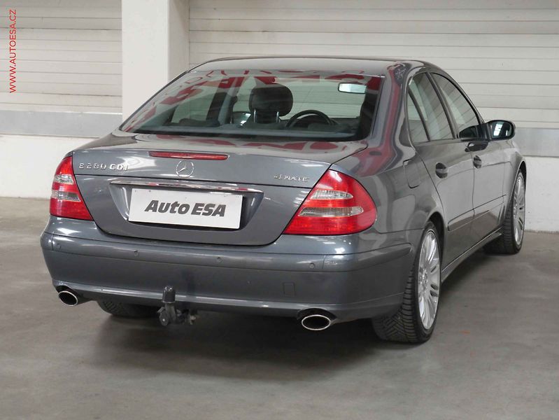 Mercedes-Benz Třídy E (2006) 3.0 Cdi 4Mat, AT, xenon, kůže - fotka 6 z 21