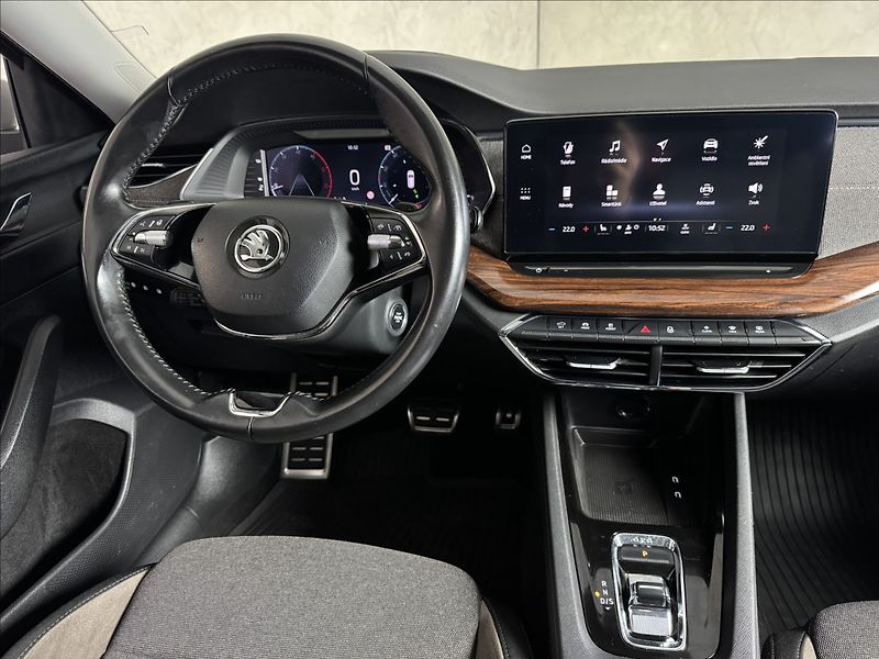 Škoda Octavia 2,0 TDi  DSG 4x4 Scout Virtual - fotka 18 z 47