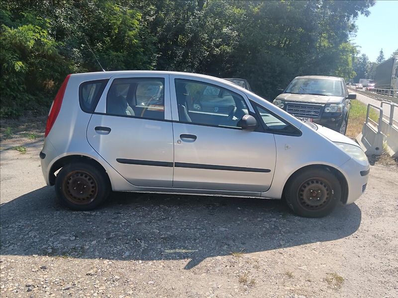 Mitsubishi Colt 1,1 MPi - fotka 13 z 19