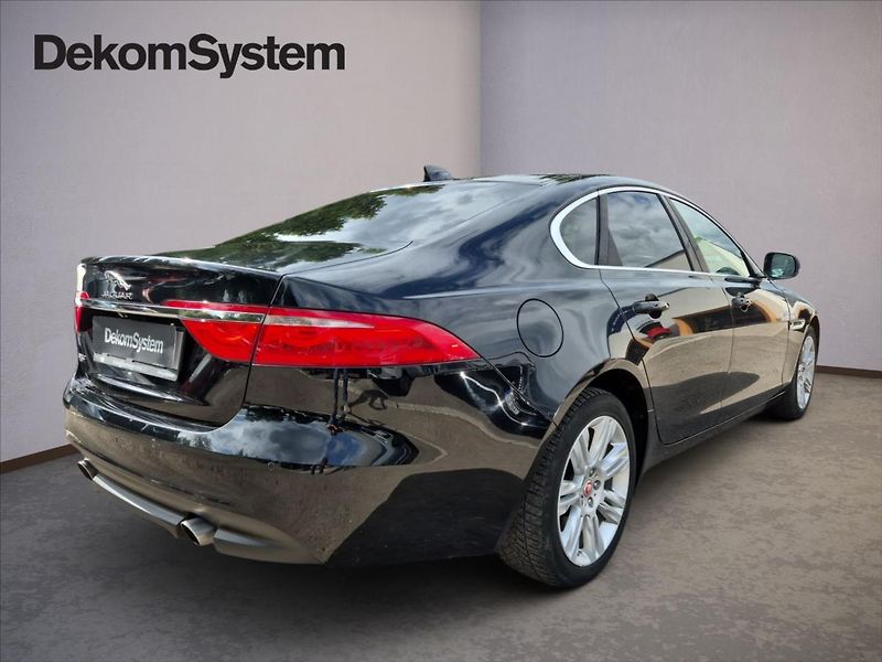 Jaguar XF 2,0 25t AWD Prestige - fotka 3 z 17