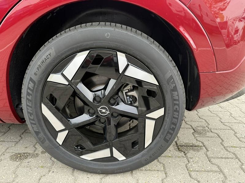 Opel Grandland GSe Plug In Hybrid 1.6 TURBO 4 - fotka 26 z 27