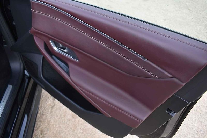 Vlajková loď francouzského automobilového průmyslu se dobře vyjímá v každém prostředí