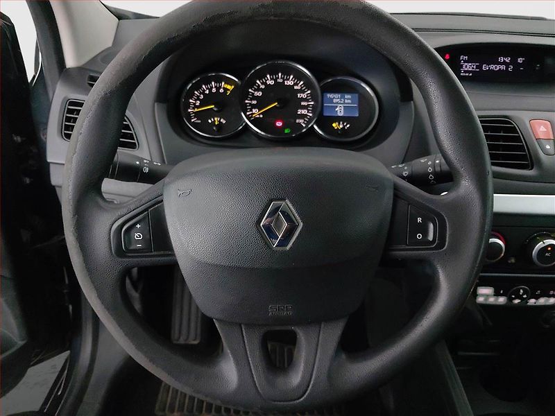 Renault Fluence (2010) 1.6 16V, po STK, Tažné - fotka 15 z 16