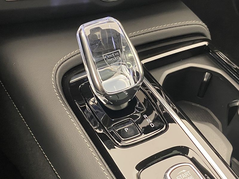 Volvo V90 T8 AWD RECHARGE BRIGHT ULTRA - fotka 28 z 58