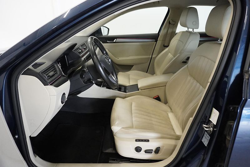 Škoda Superb (2019) 2.0TDi 110 kW, DSG7+ZIMNÍ SADA - fotka 17 z 35