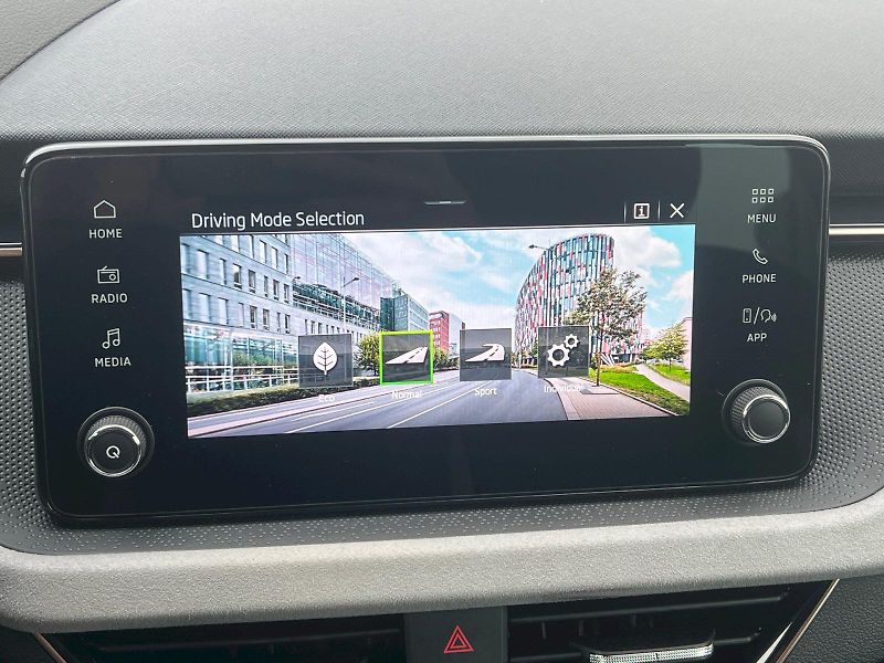Škoda Kamiq (2024) SELEC TSI 85/1.0 M6F - fotka 26 z 33