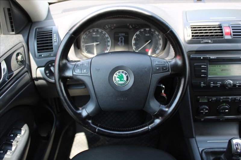 Škoda Octavia 1,6 MPI  TAŽNÉ,ELEGANCE - fotka 10 z 28