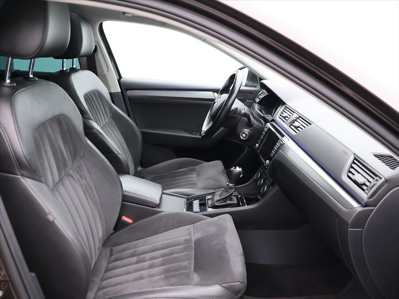 Škoda Superb 2.0 TDI 140kW 4x4 Style CZ - fotka 12 z 40