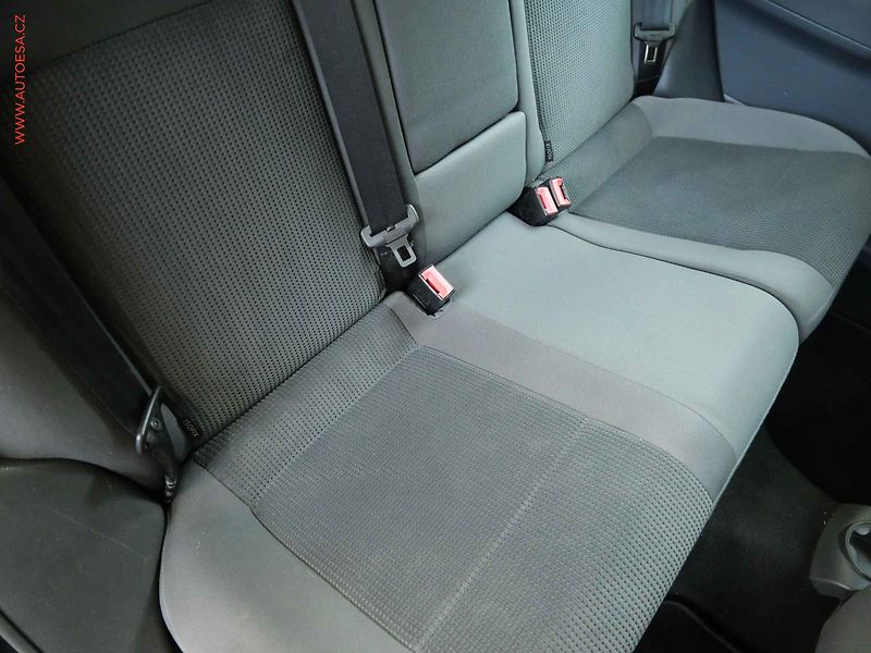 Volkswagen Polo (2009) 1.2i, Comfort, AC - fotka 12 z 16