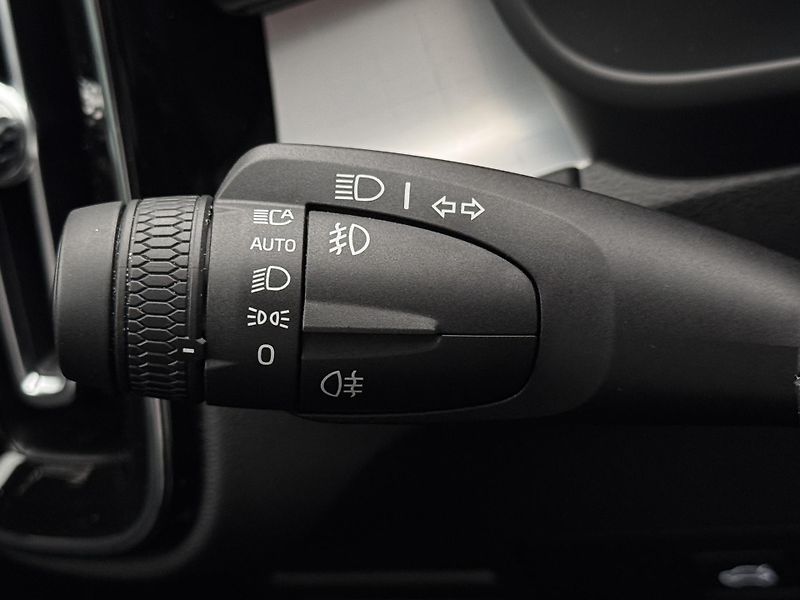 Volvo XC40 B4 DARK ULTRA REZERVACE - fotka 32 z 48