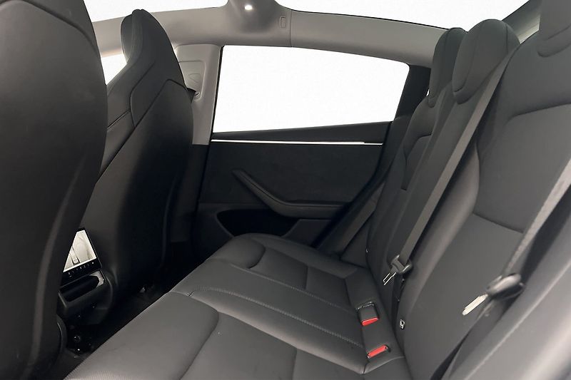 Tesla Model 3 Performance AWD - fotka 25 z 29