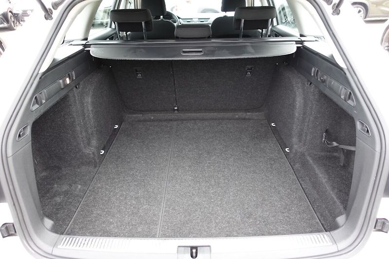 Škoda Superb 1.4 TSI 110kW Active Combi DSG - fotka 13 z 26