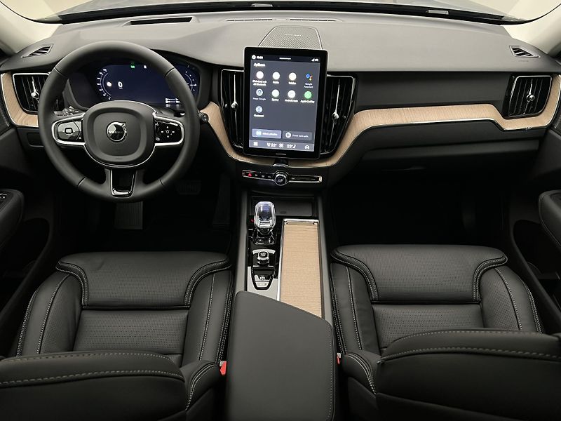Volvo XC60 (2026) T6 AWD PLUS BRIGHT AUT - fotka 2 z 47