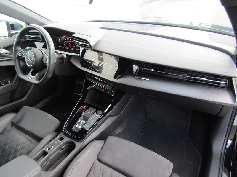 Audi RS 3 (2024) 2,5 TFSI Quattro 294KW - fotka 23 z 30